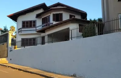 Casa/sobrado  com 265  m²  no bairro cinquentinário.