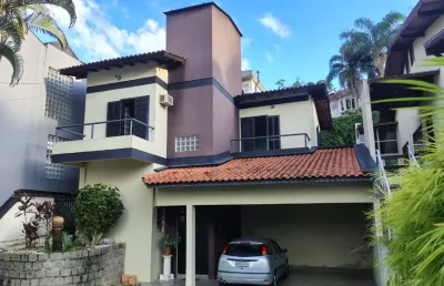 Casa com 02 pisos no bairro joão paulo  em florianópolis