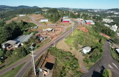 Terreno  industrial/comercial com 1.527 m² no contorno viário .