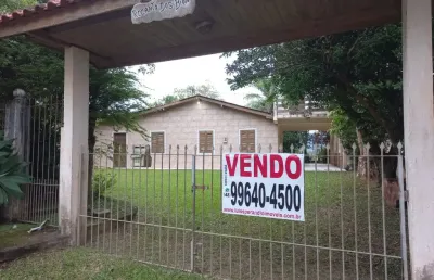 Oportunidade única e  previligiada ... terreno com 1,060  m² e casa com 130 m² e vista para o mar.