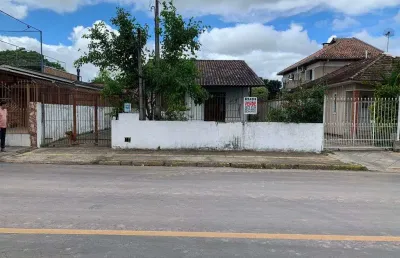 Casa de madeira e sobrado de alvenaria nos fundos rua santos dumont niteroi
