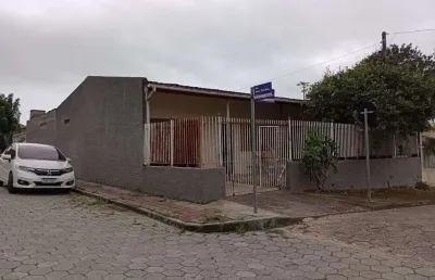 Casa de alvenaria com 3 dormitórios 136,00m² terreno 12,00x17,00m. laguna sc