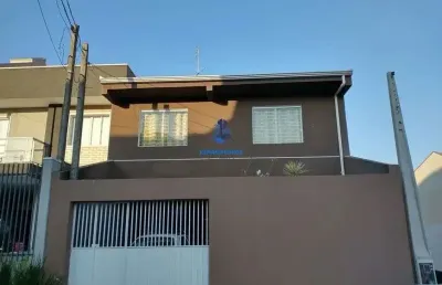 Sobrado triplex pronto para morar no bairro xaxim (rua waldemar kost), com 152 m² de área útil distribuídos em ambientes amplos e iluminados. ideal para quem busca conforto, qualidade e conveniência u