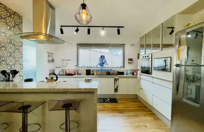 Terreno com 3 casas no bairro fazendinha - terreno zr3 com 3 casas e 8 vagas na rua afonso fruet, fazendinha – curitiba | permuta aceita