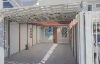 Sobrado de frente à rua com ático – 3 dormitórios, 2 vagas – sítio cercado, curitiba/pr