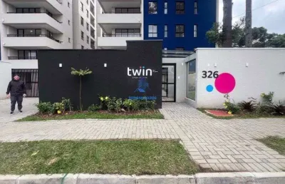 Apartamento condominio fechado no portao - apartamento com suíte, sacada com churrasqueira e vaga coberta – localização privilegiada no bairro portão, curitiba