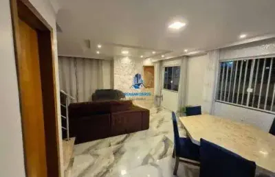 Sobrado triplex de esquina com 3 quartos e 3 vagas no sítio cercado - conforto e localização privilegiada!