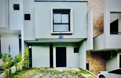 Sobrado tríplex novo com 4 quartos, suíte, terraço gourmet e 2 vagas no santa cândida – condomínio fechado em curitiba