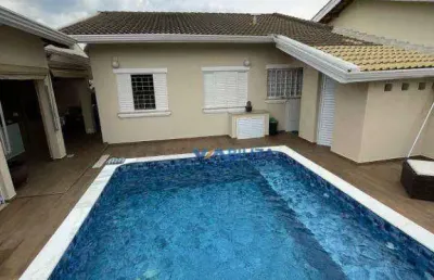 Casa totalmente térrea em condomínio fechado próximo ao lago