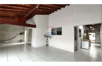 Casa a venda em condominio santa ursula de 3 quartos e edicula de 153 m²