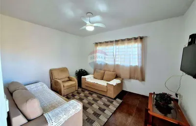 Casa no pq real em mogi mirim com 3 dormitóros e 2 banheiros.
