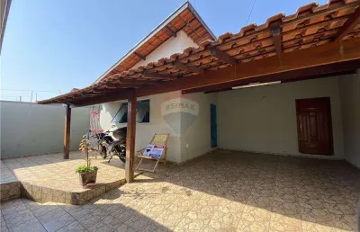 Casa com 3 dormitórios com edícula e área de lazer com piscina 275 m² construção