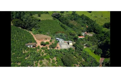 Propriedade com 184200 metros quadrados, 5 minas , 5000 pés de café em produção, 1 casa , 1 tulha , 1 deposito