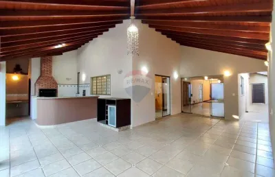 Casa à venda, na região central de mogi mirim - $ 680.000,00 (aceita permuta com galpão, barracão ou terreno)