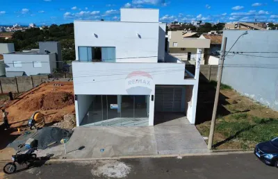 Salão comercial com 2 banheiros e residência na parte superior de 3 quartos 1 suíte à venda - jd. santa mônica i