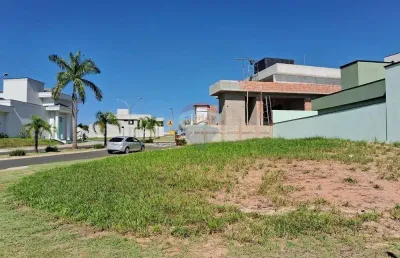 Maravilhoso terreno com 429 m² . localizado no condominio flor d´aldeia. com acesso a lojas, supermercados, farmacias, centro de saúde, escolas.