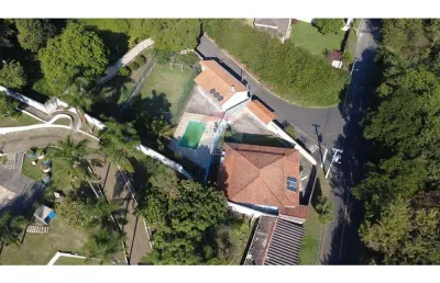 Casa  3 quartos (01 suíte) , 5 banheiros , 7 vagas cobertas, área gourmet, piscina , campo  futebol , 404 m2 área construída e 1560 m2 área total