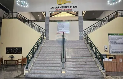Conjunto comercial em shopping no centro de jaguariúna