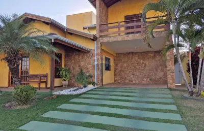 Residência com 3 dorms + edícula no condomínio costa azul