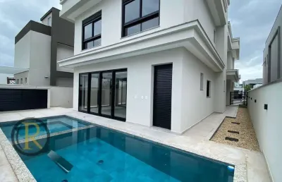 Casa alto padrão com 3 suítes e 2 vagas no condomínio caledônia