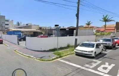 Terreno amplo de esquina com imenso potencial no centro