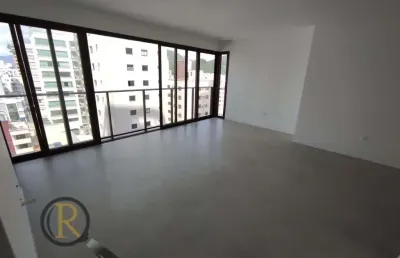 Apartamento alto padrão com 4 suítes e 4 vagas no coração de balneário camboriú