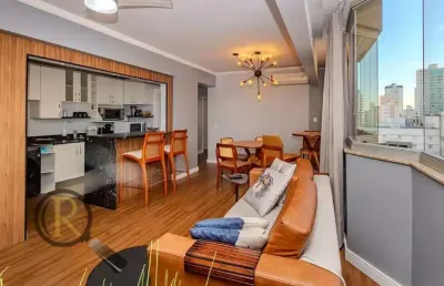 Apartamento quadra-mar mobiliado com 3 dormitórios (sendo 1 suíte) no coração de bc
