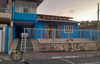 Casa com 3 quartos à venda na Rua Peru, Nações, Balneário Camboriú