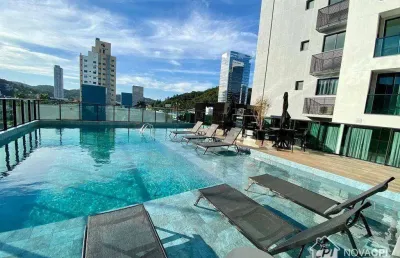Apartamento com 03 dormitórios sendo 01 suíte e 02 vagas de garagem na praia brava - itajaí