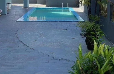 Kitnet dividida com ótima localização na tupi em praia grande/sp