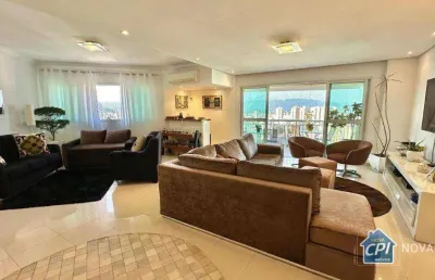 Luxuoso apartamento à venda na ponta da praia no melhor condomínio clube de santos.