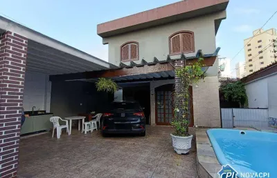 Sobrado à venda no canto do forte – praia grande | 5 dormitórios, piscina, churrasqueira e 4 vagas – terreno 10x30
