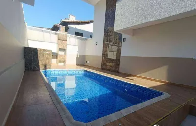Sobrado triplex com 2 quartos na mirim em praia grande/sp