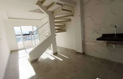 Sobrado triplex com 2 quartos na mirim em praia grande/sp