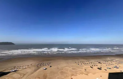 Apartamento mobiliado com vista para o mar – 2 dormitórios, 1 suíte, 2 vagas e lazer completo