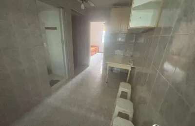 Apartamento para locação na guilhermina – 1 quarto e 1 vaga, a 250 metros da praia