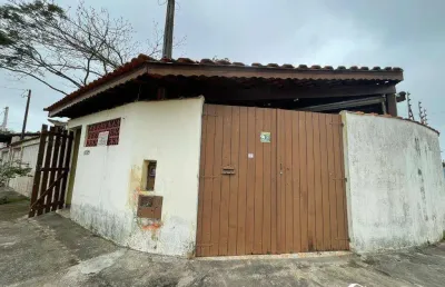 Casa à venda em mongaguá – 2 quartos, 2 vagas e preço imperdível