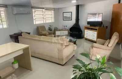 Casa com 3 quartos à venda na Rua Tijuca, Medianeira, Porto Alegre