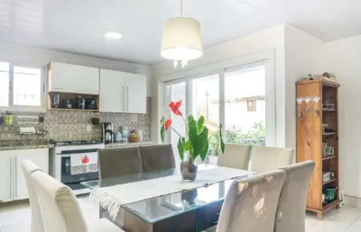 Casa com 3 quartos à venda na Rua Professor Carvalho Freitas, Teresópolis, Porto Alegre