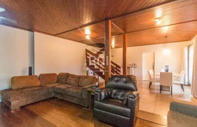 Casa com 3 quartos à venda na Rua Marquês do Maricá, Vila Nova, Porto Alegre