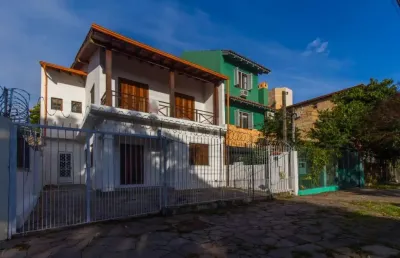 Casa com 3 quartos à venda na Rua Afonso Arinos, Camaquã, Porto Alegre