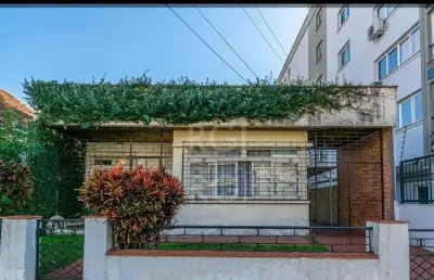 Casa com 3 quartos à venda na Rua João Abbott, Petrópolis, Porto Alegre