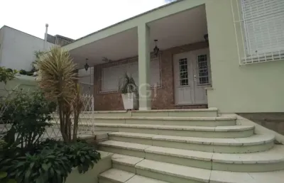 Casa com 4 quartos à venda na Rua Catão Coelho, Medianeira, Porto Alegre