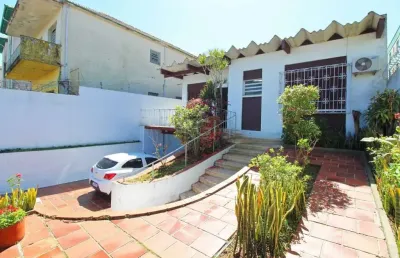 Casa com 3 quartos à venda na Avenida Chuí, Cristal, Porto Alegre