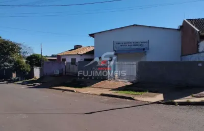 Imovel residencial com terreno inteiro   possui salao de igreja no lote
