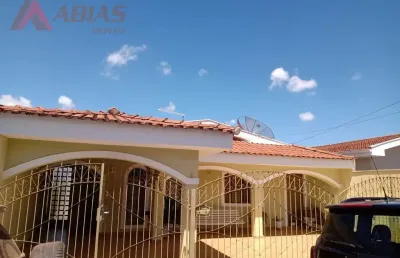 Casa com 3 quartos à venda na Rua Antônio Narvais, 284, Vila Brasília, São Carlos