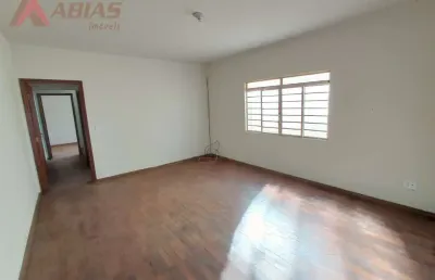 Casa com 3 quartos para alugar na Avenida das Gardênias, 351, Cidade Jardim, São Carlos