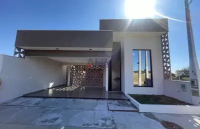 Casa à venda em recanto do sabia - 3 suítes e 175m² por r$990.000