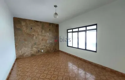 Casa com 3 quartos para alugar na Rua Doutor Pedro de Souza Campos Filho, 306, Vila Prado, São Carlos