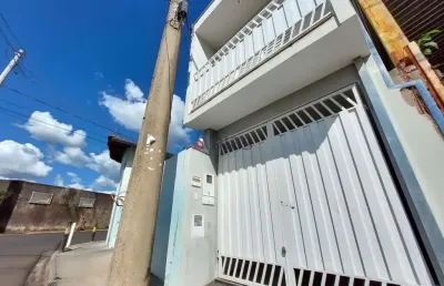Casa com 2 quartos para alugar na Rua Luiz Bertollo, 524, Jardim São João Batista, São Carlos